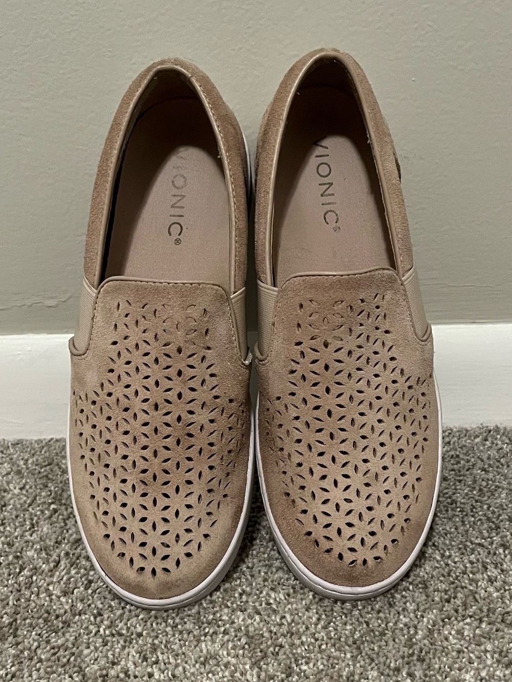 Vionic Kani Suede Taupe Slip-On Shoes Size 7